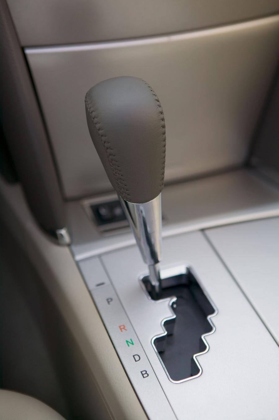 Детали интерьера Toyota Camry Hybrid 2006 года  (NA) (фото 6 из 62)